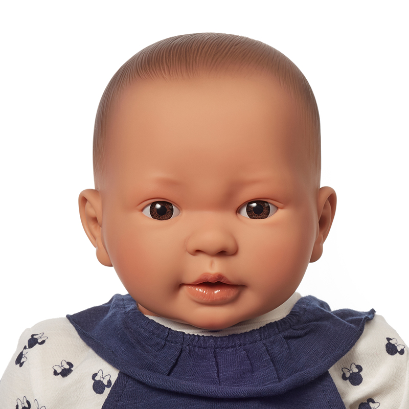 リアルな表情をした赤ちゃん人形の顔